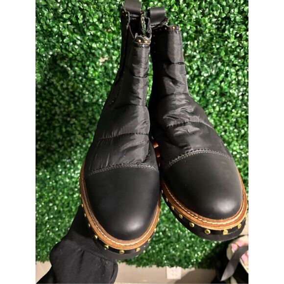 NWOT Free People Atlas Puffer Rivet Chelsea Boots in Black & Gold Sz. US 8 - Picture 6 of 11